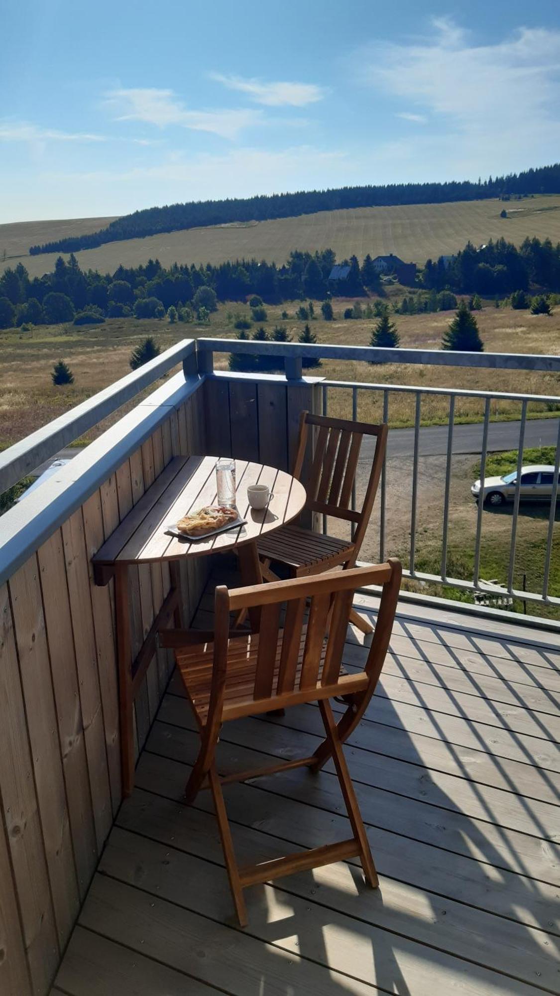 Mezonetovy Apartman Se Dvema Balkony A Vyhledem Loucna pod Klinovcem Exterior photo