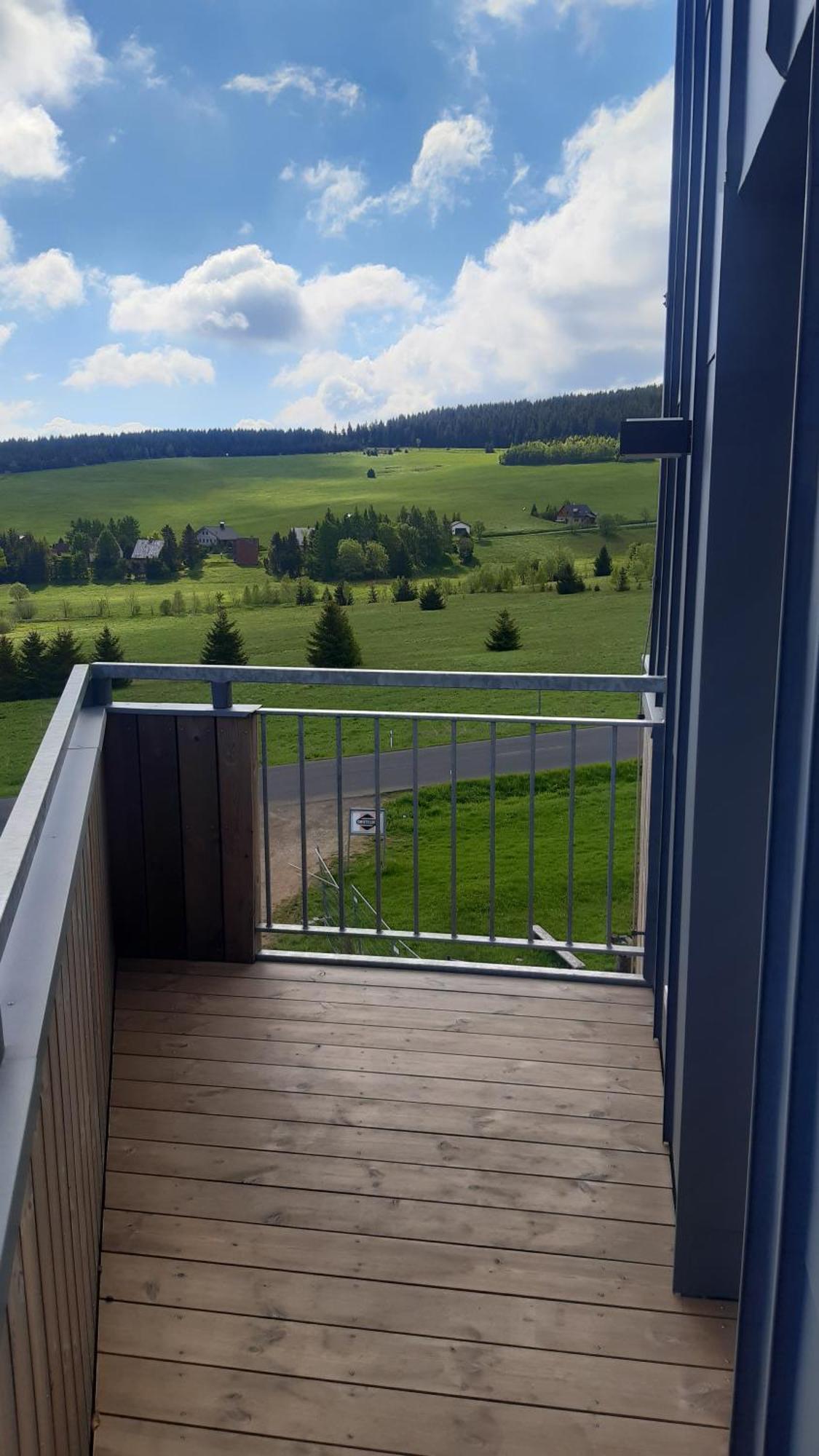 Mezonetovy Apartman Se Dvema Balkony A Vyhledem Loucna pod Klinovcem Exterior photo